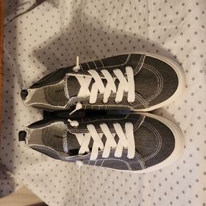 Maurices Size 10 slip on shoes